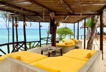 Promised Land Lodge has Balcony rooms