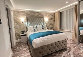 Philharmonic Hotel has rooms with a private hot tub