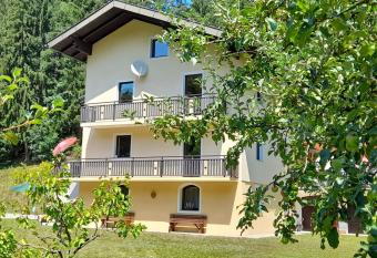 Haus am Schloss has Balcony rooms