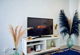 Appartement moderne et lumineux - Centre ville Creil allows 18 year olds to book a room