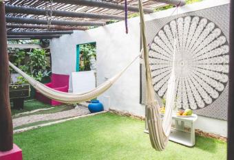 River Front Casa Antahkarana Nogalito Hotel Room 5 has rooms with a private hot tub