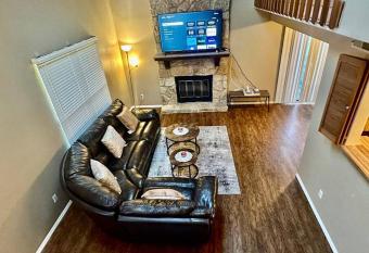 The Cozy Townhouse WPAFB & WSU has Balcony rooms