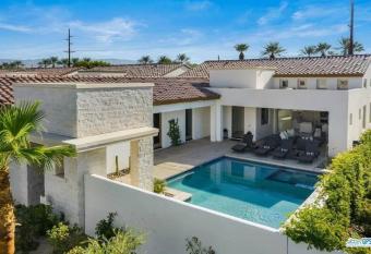 Quiet Citrus Club Oasis w/Pool allows 18 year olds to book a room