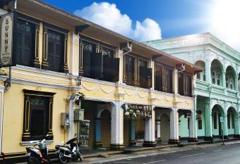 Phuket Sunny Hostel allows 18 year olds to book a room