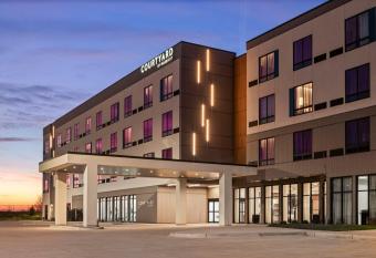 Courtyard by Marriott Bettendorf allows 18 year olds to book a room