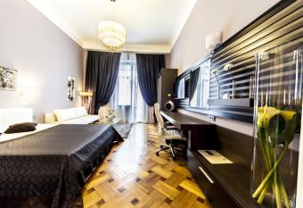 Matei Corvin Deluxe Apartment has Balcony rooms