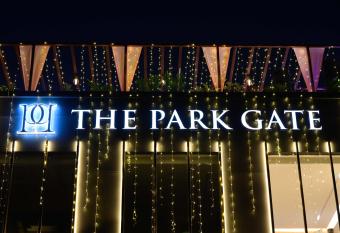 THE PARK GATE has Balcony rooms