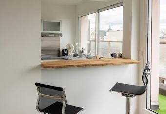 F2 HyperCentre Clermont Ferrand has Balcony rooms