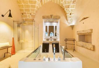 Le Mule Suite and Rooms - Specchia allows 18 year olds to book a room