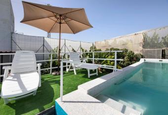 Las Cerezas has Balcony rooms