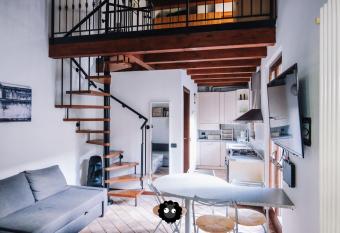 Flat Fantoni 61 has Balcony rooms