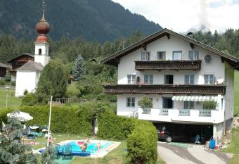 Casa da Honna has Balcony rooms