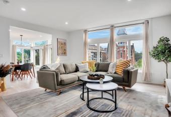 Luxe Penthouse Unit 5, short Walk to Proctors and Dining allows 18 year olds to book a room