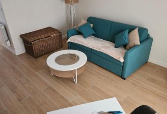 L oasis d Anatole allows 18 year olds to book a room