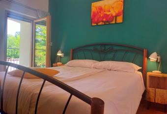 Le camere dell Albero Bianco con uso cucina has Balcony rooms