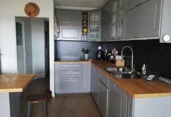 Studio cosy has Balcony rooms