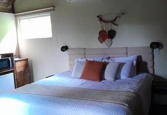 Cabana Gracillis allows 18 year olds to book a room