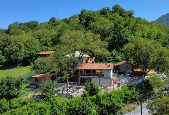 Sad Meli Wines allows 18 year olds to book a room