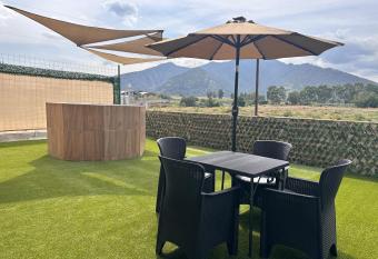 Los toronjos has rooms with a private hot tub