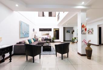 Viva Guest House has Balcony rooms