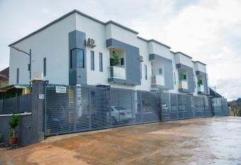 OVEAN LUXURY HOMES AWKA has Balcony rooms