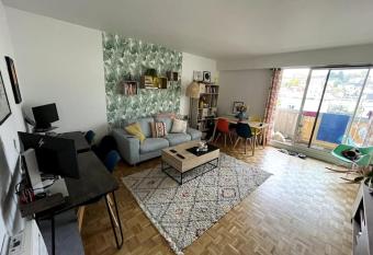 Meudon 2 pi  ces, proche des transports has Balcony rooms