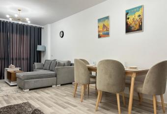 Luxury Inn: 2BR Amazing location in Madinaty B11 has rooms with a private hot tub