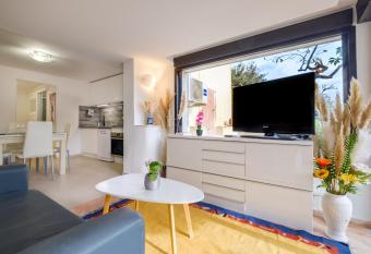 Villa de jean-henri has Balcony rooms