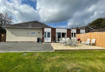 The Ridge Bungalow, at the highest point in the Heart of Cheshire has Balcony rooms