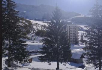 Appartement aux pieds des pistes chez Seb et Isa has Balcony rooms