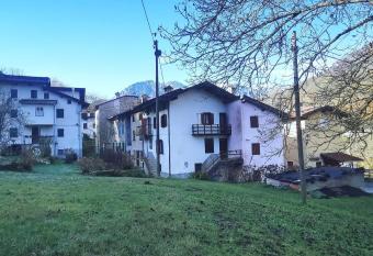 Casa MonteFiore has Balcony rooms
