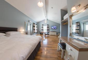 Silverstone Golf Club And Hotel has Balcony rooms