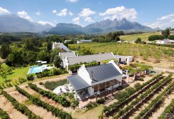 Dunstone Estate has Balcony rooms