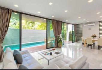 4 beds 5baths Pool Villa at Kata beach has Balcony rooms
