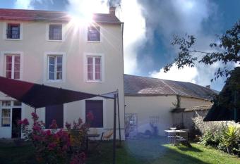 Guestroom Janville-en-Beauce, 1 pi  ce, 3 personnes - FR-1-581-111 has Balcony rooms