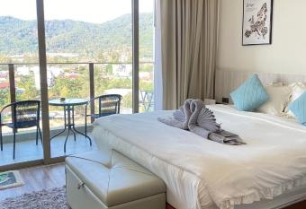 OCEANA HOME Phuket Kamala allows 18 year olds to book a room