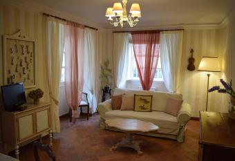 Palazzo Tucci Apartments allows 18 year olds to book a room