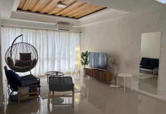 Monon Antipolo Japanese Onsen Feels has rooms with a private hot tub