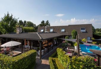 Hotel Buxus has Balcony rooms
