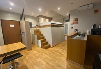 MILANO 11 allows 18 year olds to book a room