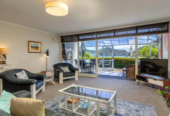 Seaview Apartment has Balcony rooms