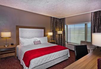 Shoshone Rose Casino & Hotel has rooms with a private hot tub