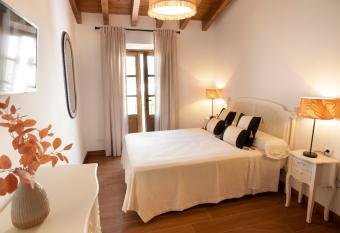 Casa Rural Candelas has Balcony rooms