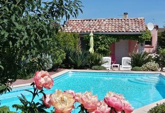 Les Cypr  s Florentins allows 18 year olds to book a room