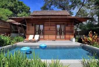 Ananta Thai Pool Villas Resort Phuket has rooms with a private hot tub