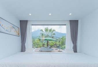 Ami Villa Ba V   has rooms with a private hot tub