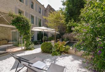 N15 - Les Confidences - Chambres d h  tes allows 18 year olds to book a room