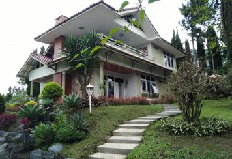 Villa Bougenvile Lembang Asri has Balcony rooms