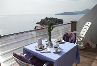 Apartments Grloman has Balcony rooms