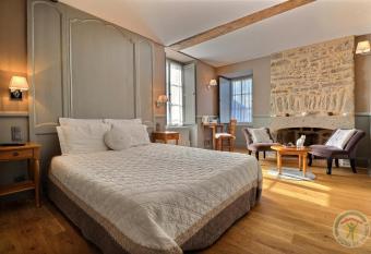 Gentilhommi  re de la Grande Toutenais has Balcony rooms